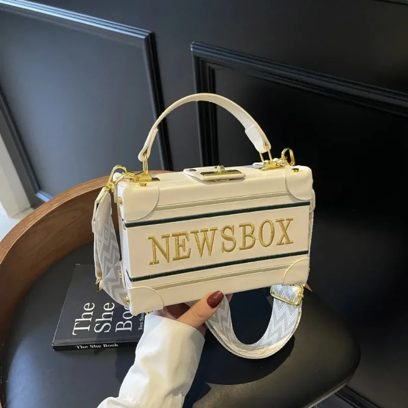 Сумочка нового стиля 2025: высококачественная повседневная сумка через плечо на одно плечо, маленькая квадратная сумка из твердого материала, модная женская сумка