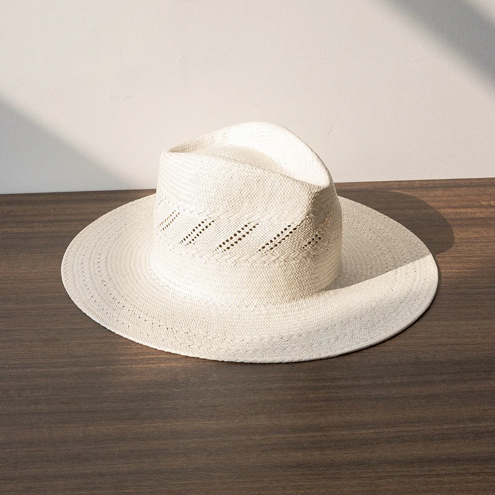 مصمم الأزياء الأبيض الفاخرة بنما القش قبعة المرأة اليدوية جوفاء خارج واسعة حافة الجاز قبعة فيدورا Sunhat قبعة الزفاف Chapeu