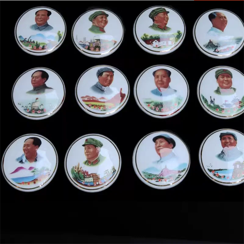 Chairman Mao's White Porcelain Medallion of the Cultural Revolution 12 sets of poetry badges