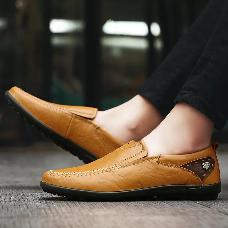 Sepatu pantofel kulit asli pria, sneaker bernafas Slip on hitam nyaman untuk berkendara ukuran besar 47