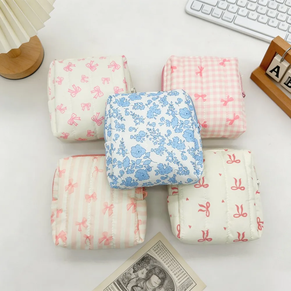 Women's Lipstick Cosmetic Organizer Case Bag Women Makeup Pouch Quilted Padded Sanitary Pad Storage Bag Travel Toiletry Bag