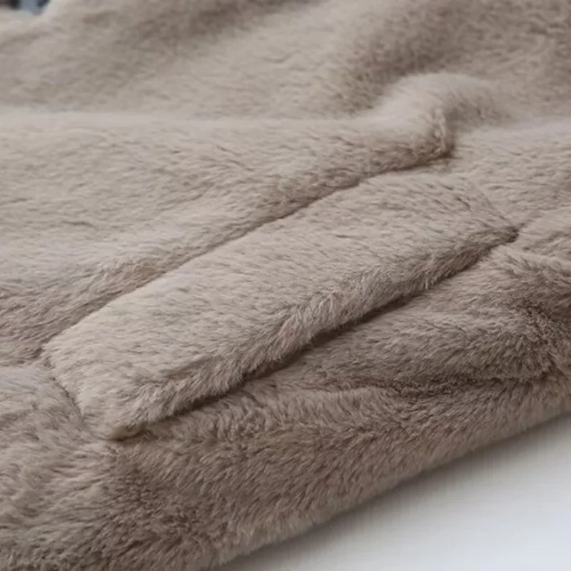 Fashion Lady Faux Fur Coat Women Lapel Luxury Thick Warm Outerwear Winter Lady Street Loose Long Sleeves Jacket Simple Jacket