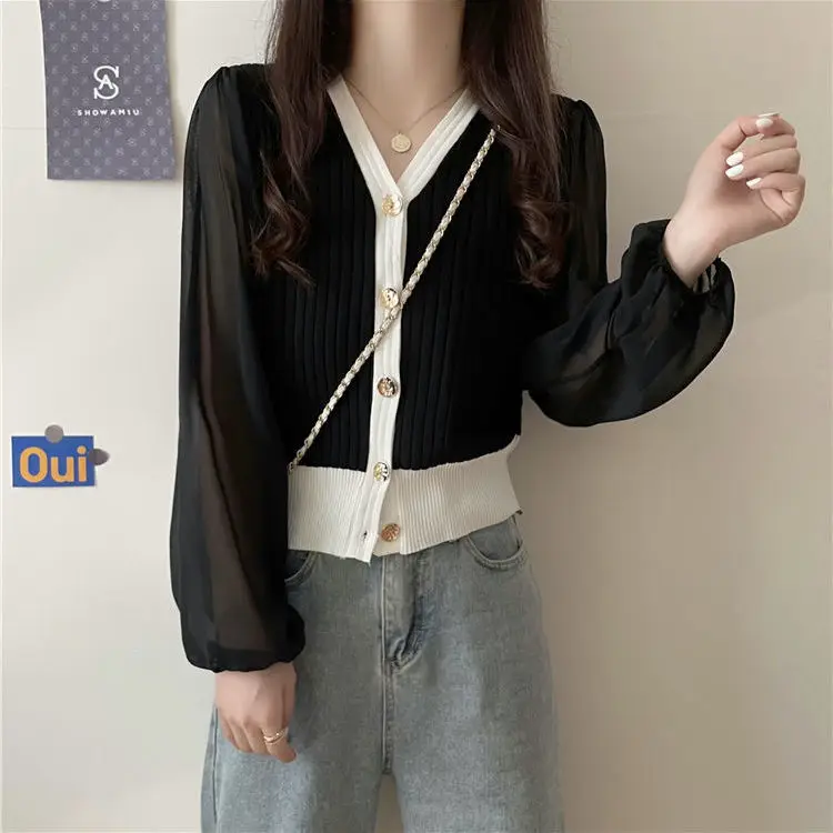 Niche Fake Two-piece Spliced Knitted V-neck Shirt for Women French Retro Chic Long Sleeved Top