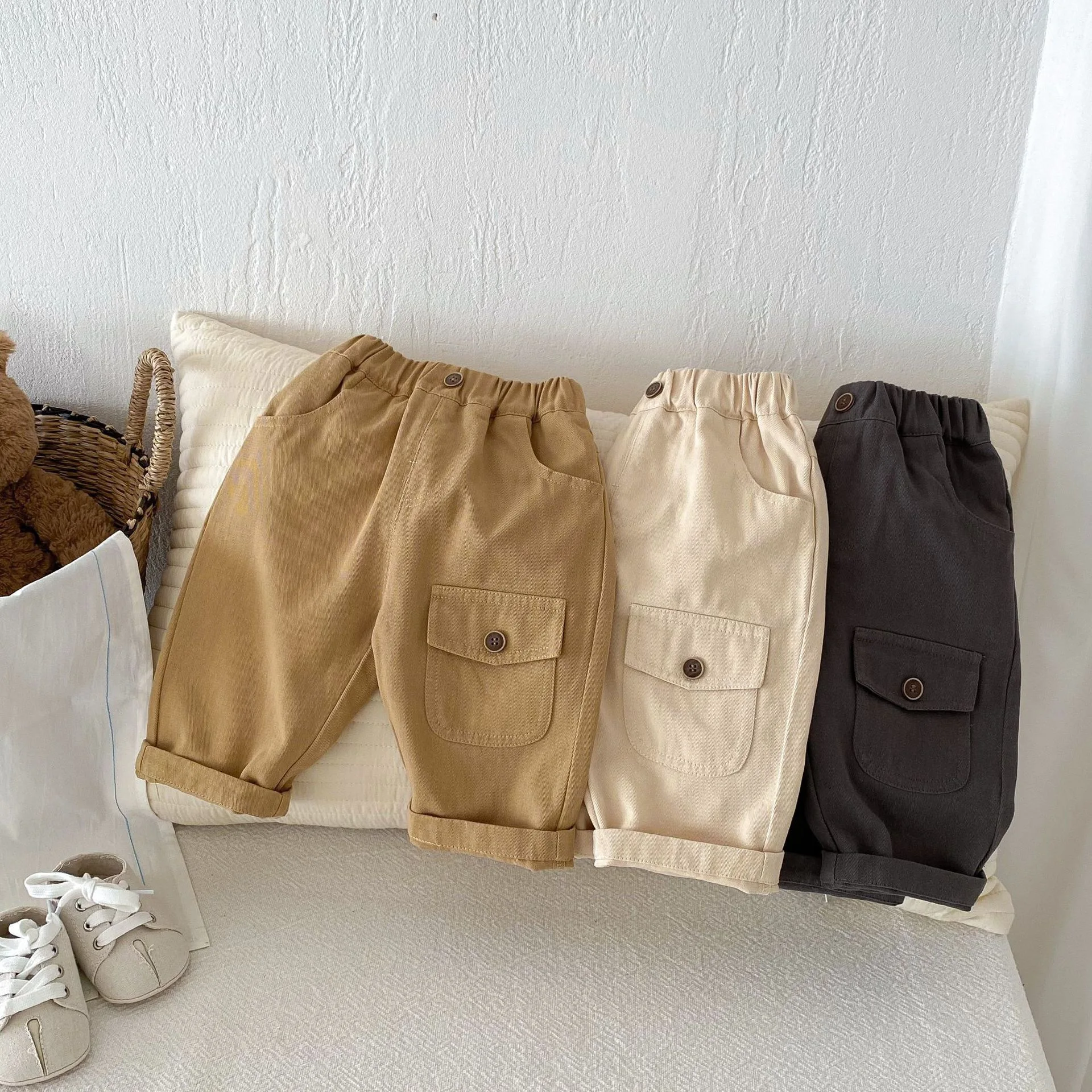 

Little Baby Spring and Autumn's new solid-color versatile casual pants for both boys and girls with pocket design
