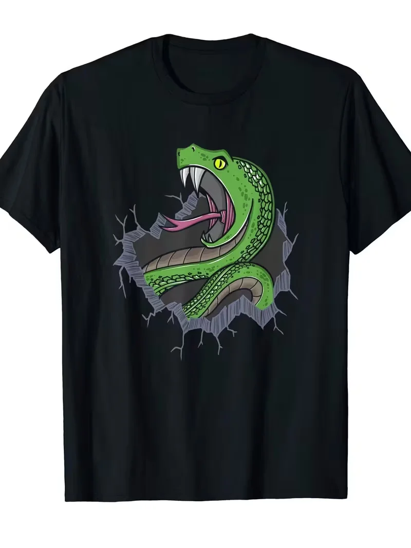 Nocturnal Soarer Graphic Tee: A Majestic Bird of Prey Takes Flight Under a Blood Moon – A Stunning Blend of Nature & Art!