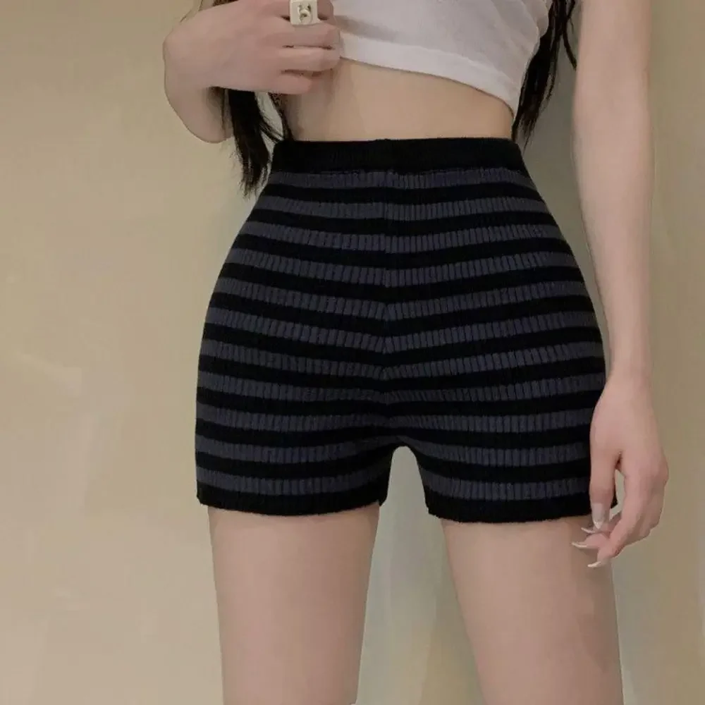 春夏新作デザインニットショートパンツ　黒白コントラストカラー　レディースショートパンツ　ストライプ柄トラウザーズ