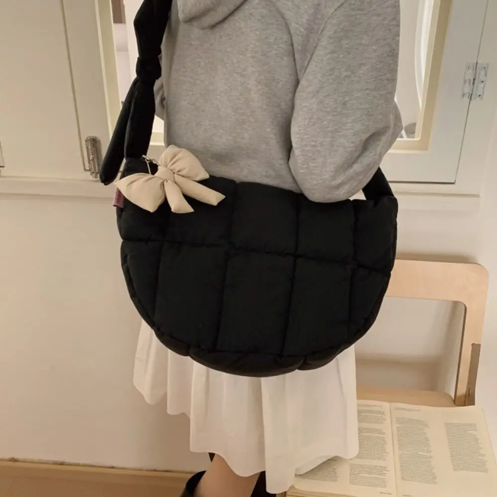 

Корейский стиль, пуховая хлопковая сумка через плечо с подвеской в виде банта, большая вместительная нейлоновая стеганая сумка с подкладкой, однотонная сумка для пельменей для девочек