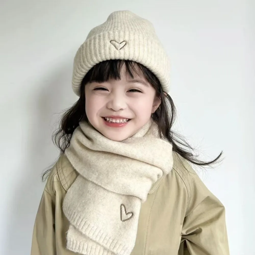 러브 하트 자수 니트 모자 스카프 세트 단색 한국 스타일 크로셰 따뜻한 비니 캡 방풍 겨울 풀오버 캡
