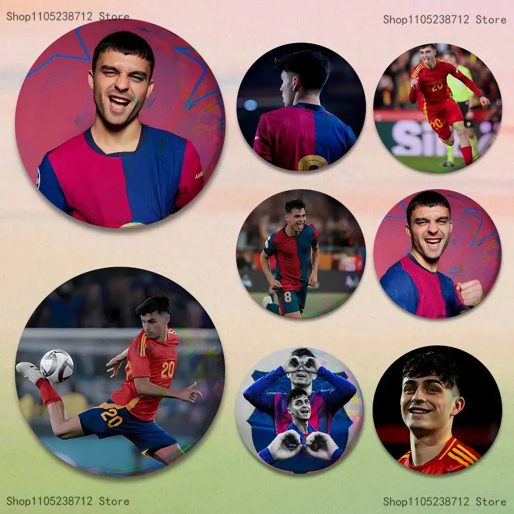 

Football Cool P-PedriS-S Reflective Pin Tinplate Round Brooch Cartoon Cosplay Badges for Bag Hat Toys Gifts