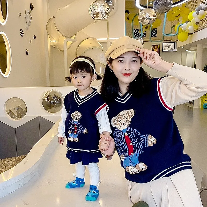 

2024 Family Matching Sweater For Kids Autumn Parent-Child Vest Bear Knit Top Knitted Dad Mom And Son Daughter Sweaters Cardigan