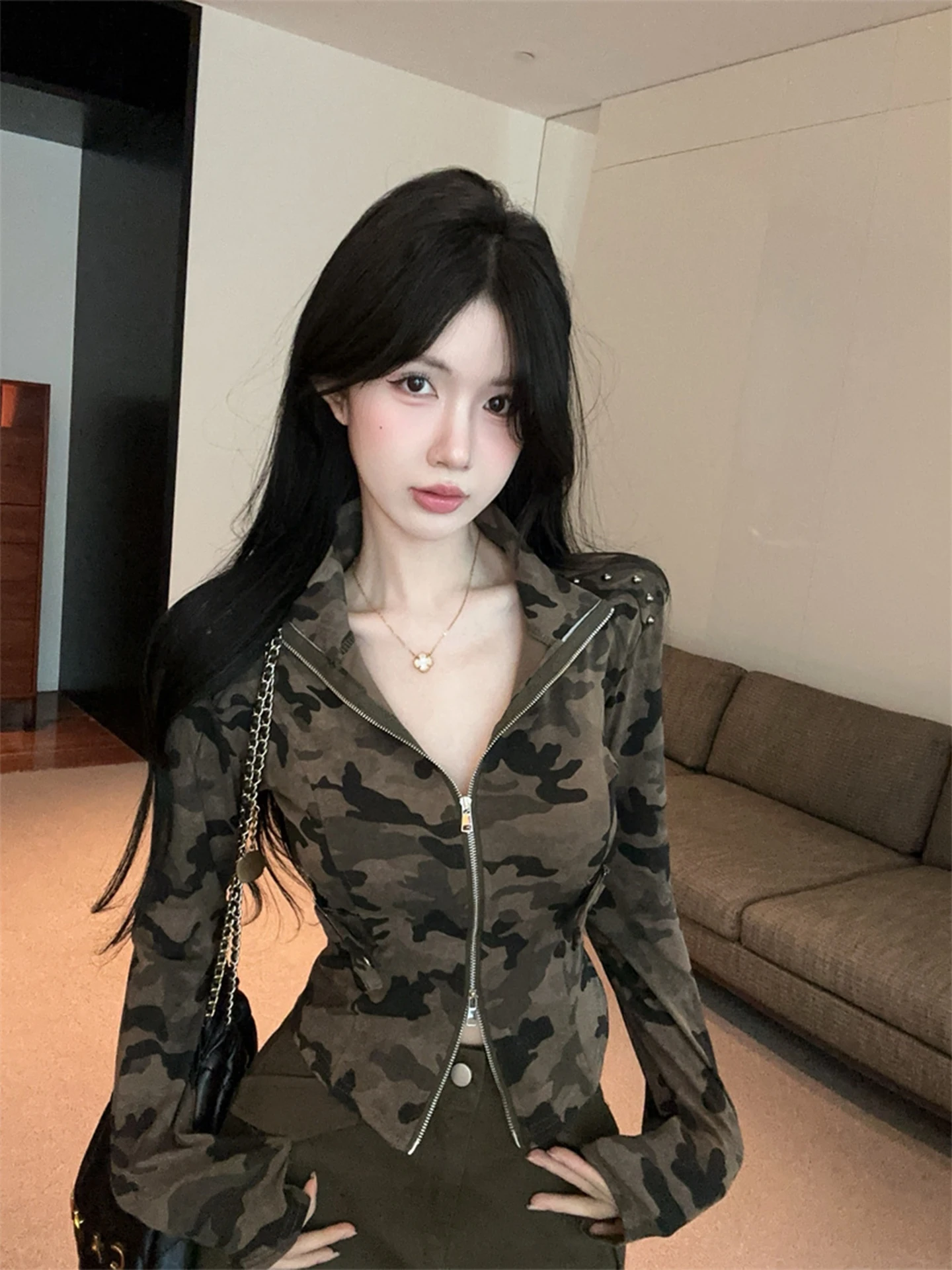 アメリカンスタイルのホットガール迷彩柄ダブルジッパーオープンカーディガンロングスリーブレディースTシャツスリムフィットファッショナブルベースシャツ...