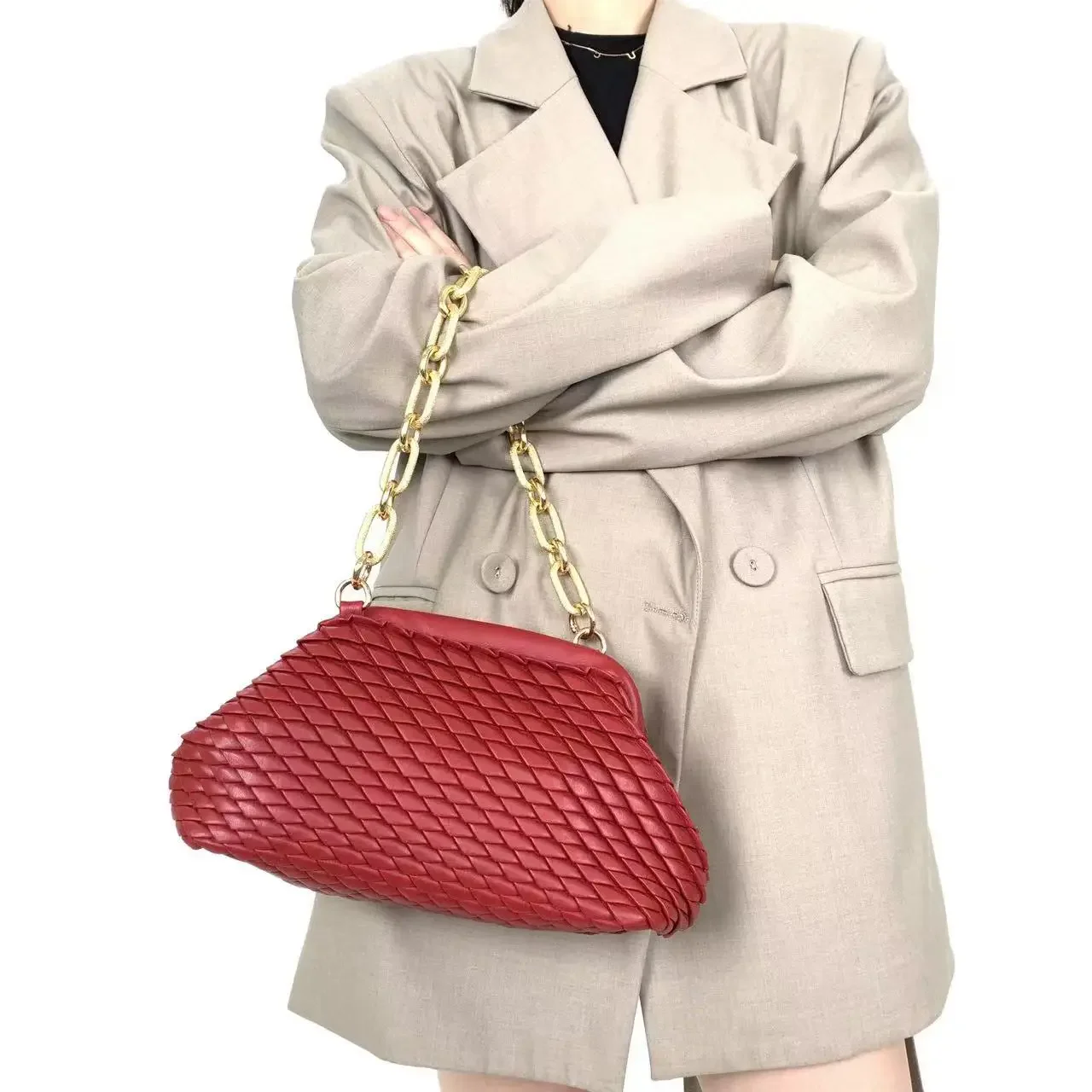 

Ladies' fashionable woven elegant diamond shaped handbag temperament, socialite and noblewoman shoulder crossbody bag