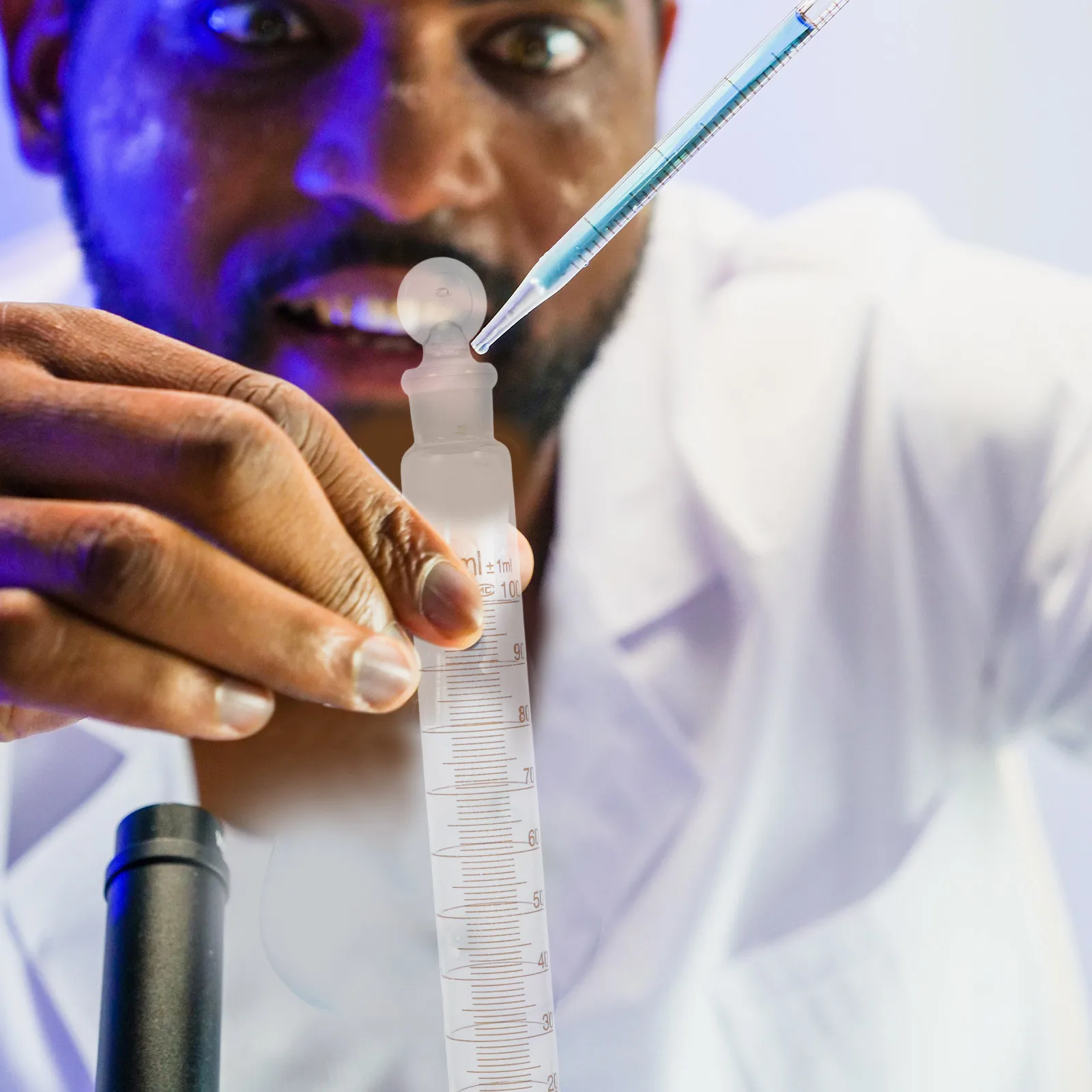 

1Pcs Graduated Measuring Cylinder Glass Lab Equipment Clear Scale Stoppered Scientific Experiment Precision Measurement Tool