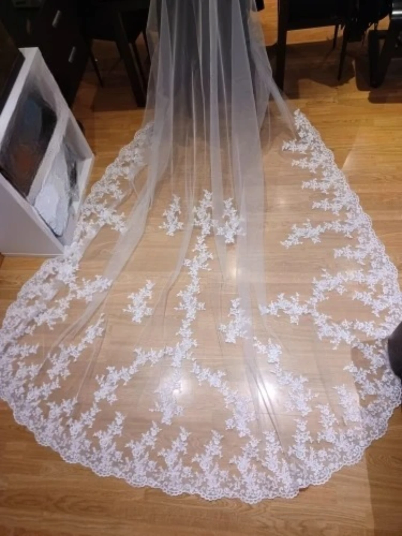 

New Pattern Cathedral Length Bridal Veil Lace Veils Wide Veil 1 Layer Wedding Veil Metal Comb Real Photo