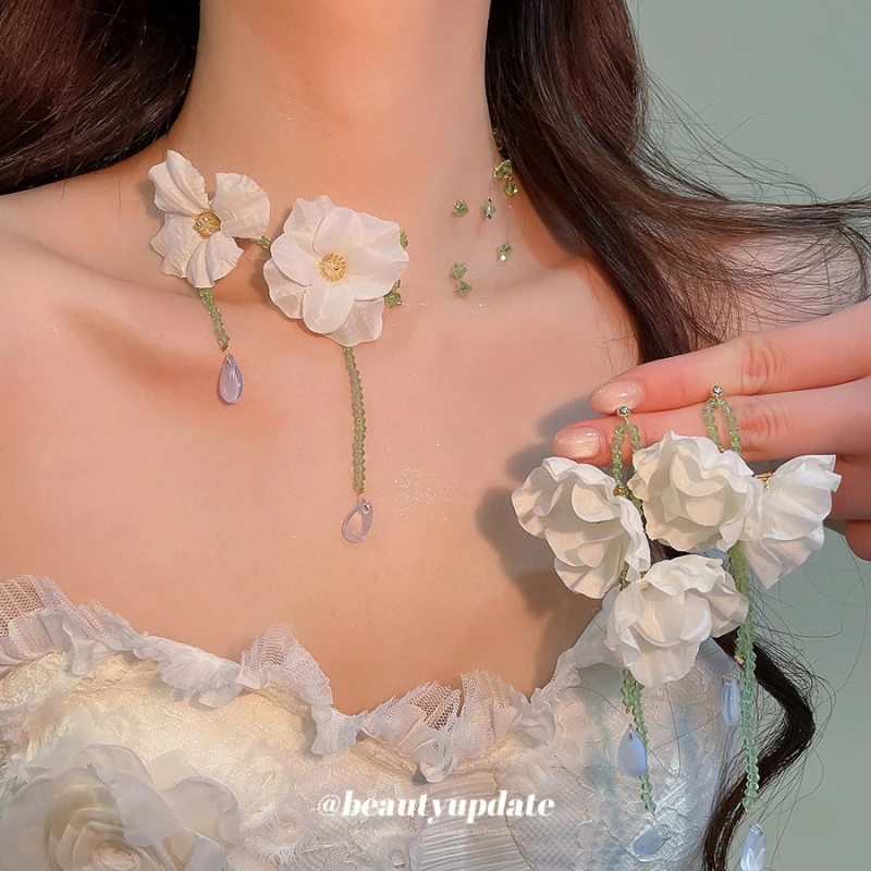 New Crystal Bead Flower Necklace With Forest Style Countryside Elegance And Niche Temperament Collarbone Chain Fresh Sweet Jewel