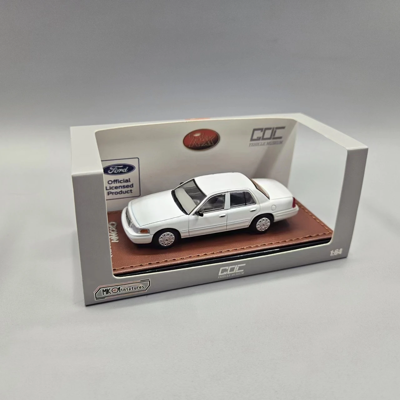 

GOC 1:64 Ford Crown Victoria Street Package White Diecast Model Car