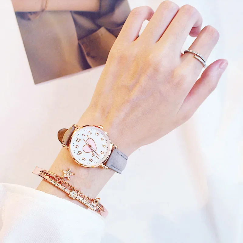 Cute Heart Pattern Dial Girls Quartz Wrist Watch Simple Leather Band Fashion Watch For Student Daily Gift