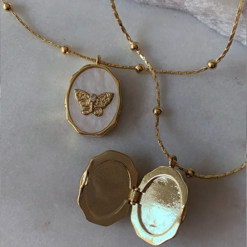 Vintage White Shell Butterfly Necklace for Women Openable Album Photo Frame Locket Geometric Pendant Necklaces Elegant Jewelry