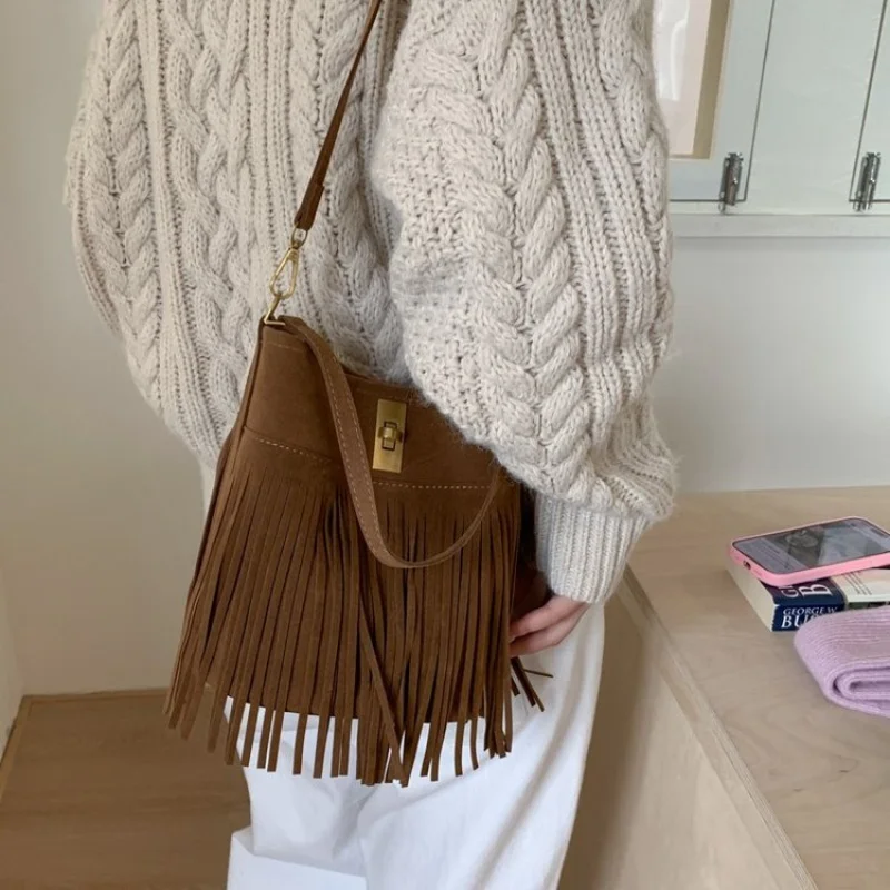 

Luxury Ladies Crossbody-Bag Made Of Fine Leather Boasting High-End Paris Vintage Neat Daily Style​