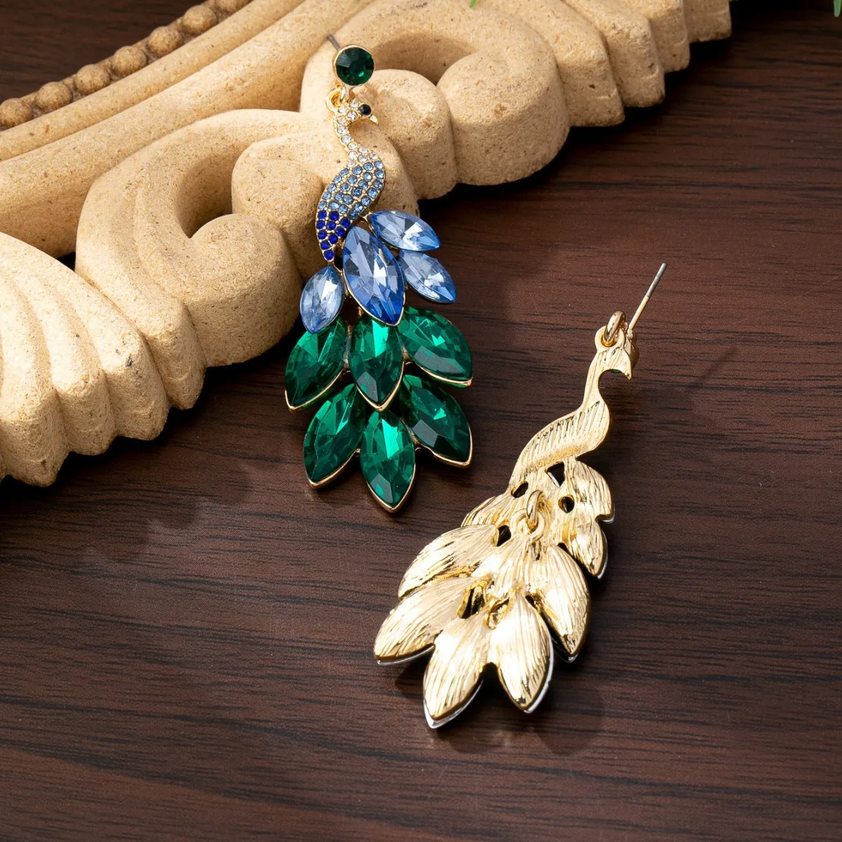 Retro Peacock Design Earrings | Sparkling Color Diamond & Blue-Green Gem Inlay | Luxurious Eye-Catching Ear Jewelry for Fashion