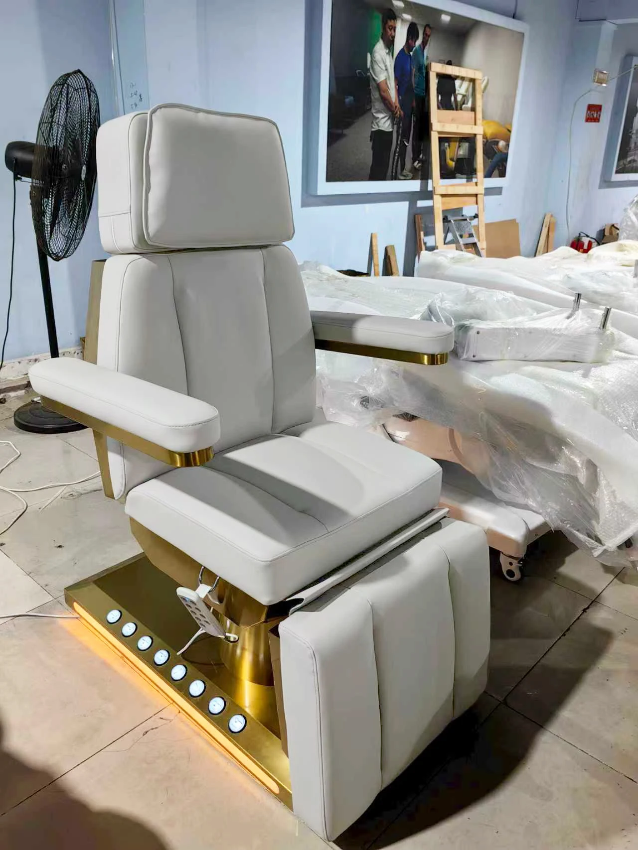 Luxury 3/4 Adjustable Electric Massage Bed High Grade Spa Beautician Facial Salon Bed