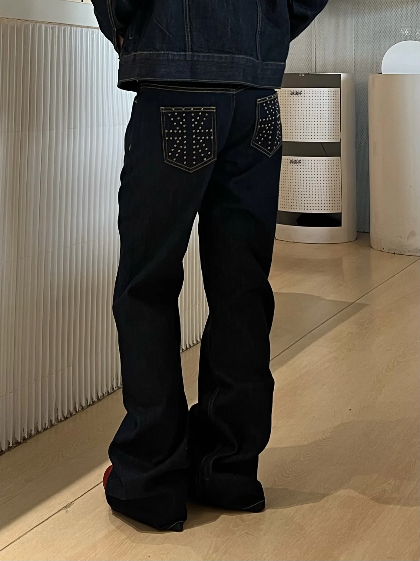 

Ретро-джинсы в американском стиле с декоративной отделкой, женские, сексуальные, с низкой посадкой, прямые, слегка расклешенные, стройнящие, длинные брюки