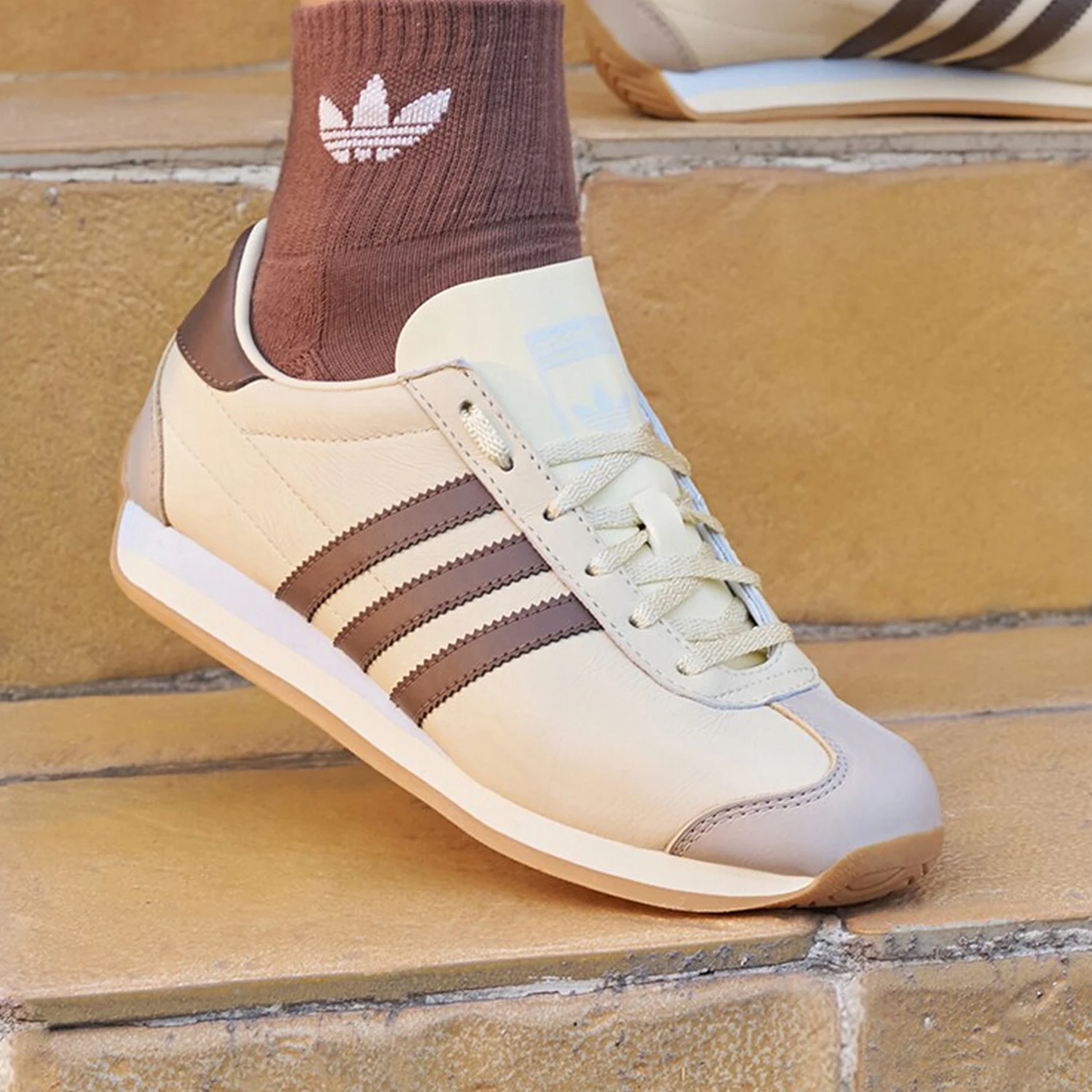 

Официальная мужская и женская классическая модная спортивная обувь Adidas с тремя полосками IE8611