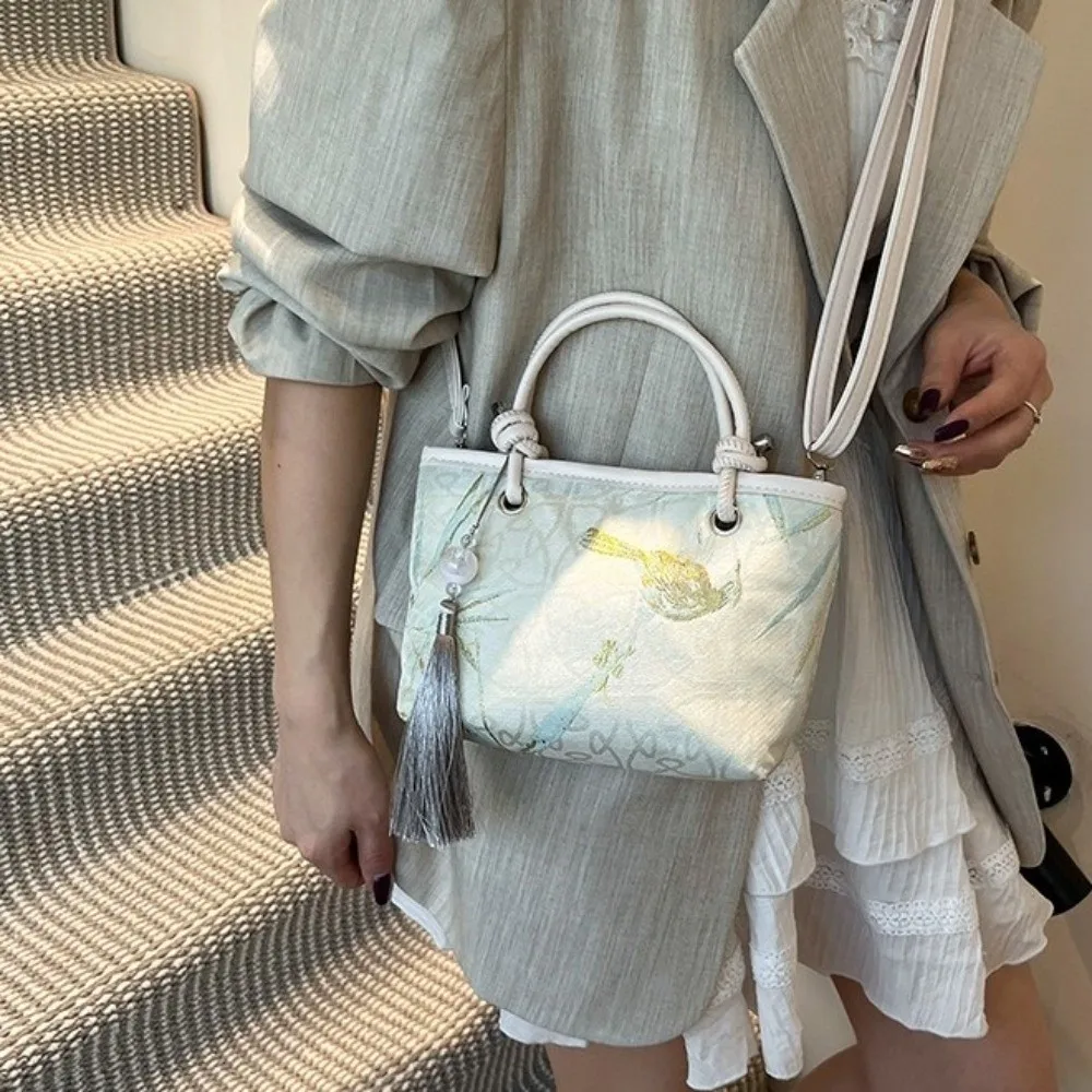 

Artistic Chinese Style Embroidered Bag Magnetic Buckle Closure Embroidered Scenery Shoulder Bag Tassel Decoration