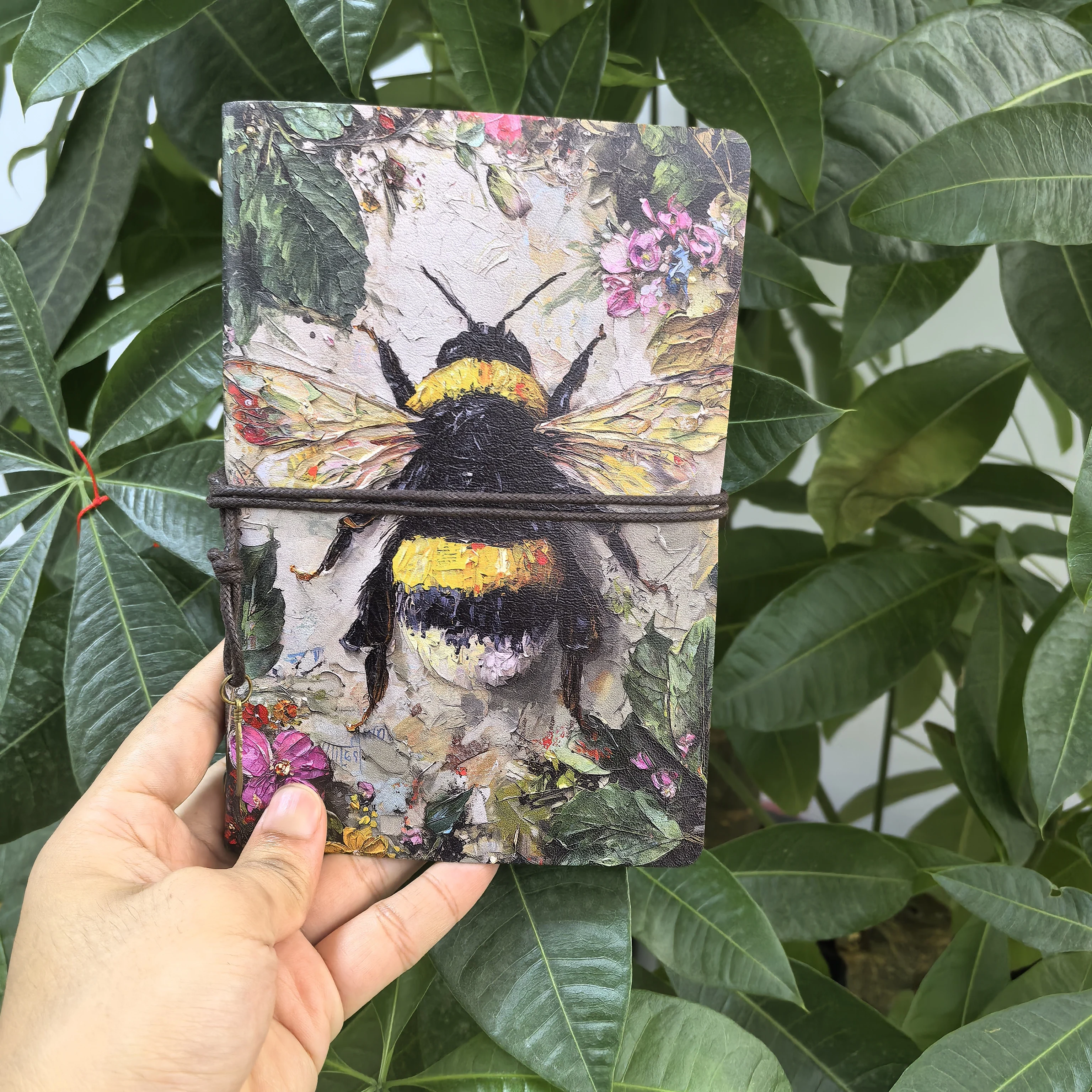 Retro Bumblebee Floral Print Journal PU Leather Travel Notebook Hand‑Tied String Closure Diary Book For Writing Notes Nature The