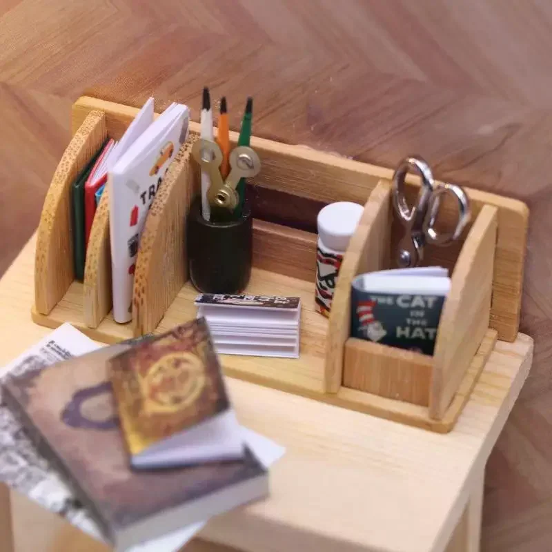 1 セットドールハウスミニチュアデスクトップ本棚文具ラックホームモデルドールハウスの装飾子供のふり遊びおもちゃギフト