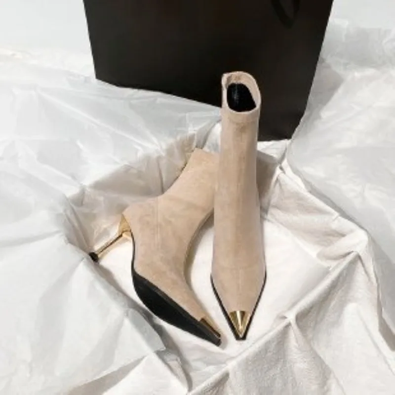 Nische Metallkappe Temperament Schwarze Stiletto-Booties Damen Herbst/Winter 2025, neue spitze Zehen-Wildleder-High-Heel-Röhrenstiefel
