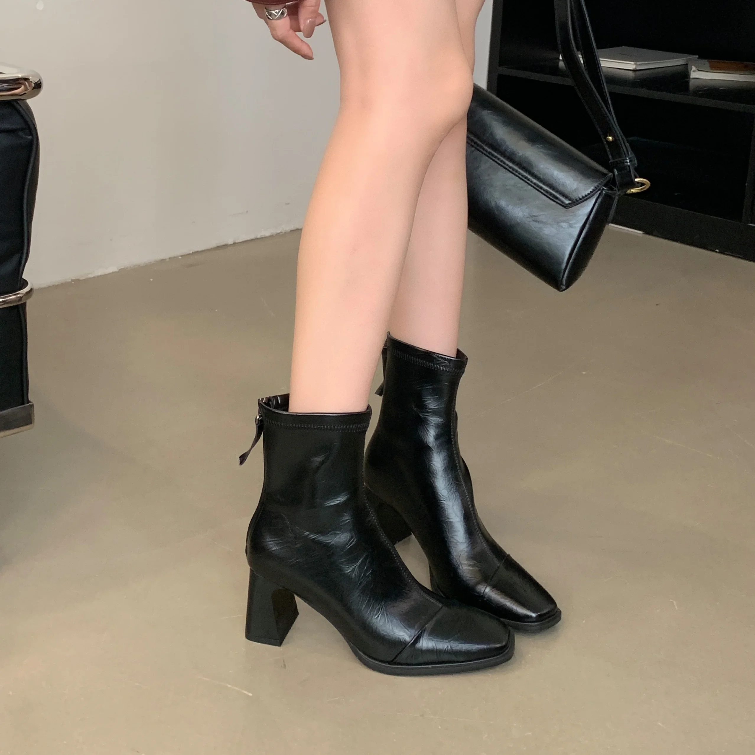 2024 Autumn and Winter Fashion Simple Square Toe Zipper Thick Heel Brown Slimming Short Boots High Heel Ankle Boots for Women