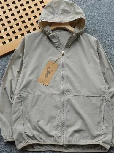 Summer Lightweight Breathable Men's Laser Perforated Outdoor Jacket UV Protection Casual Hooded Thin Coat Fashionable Sunscre...