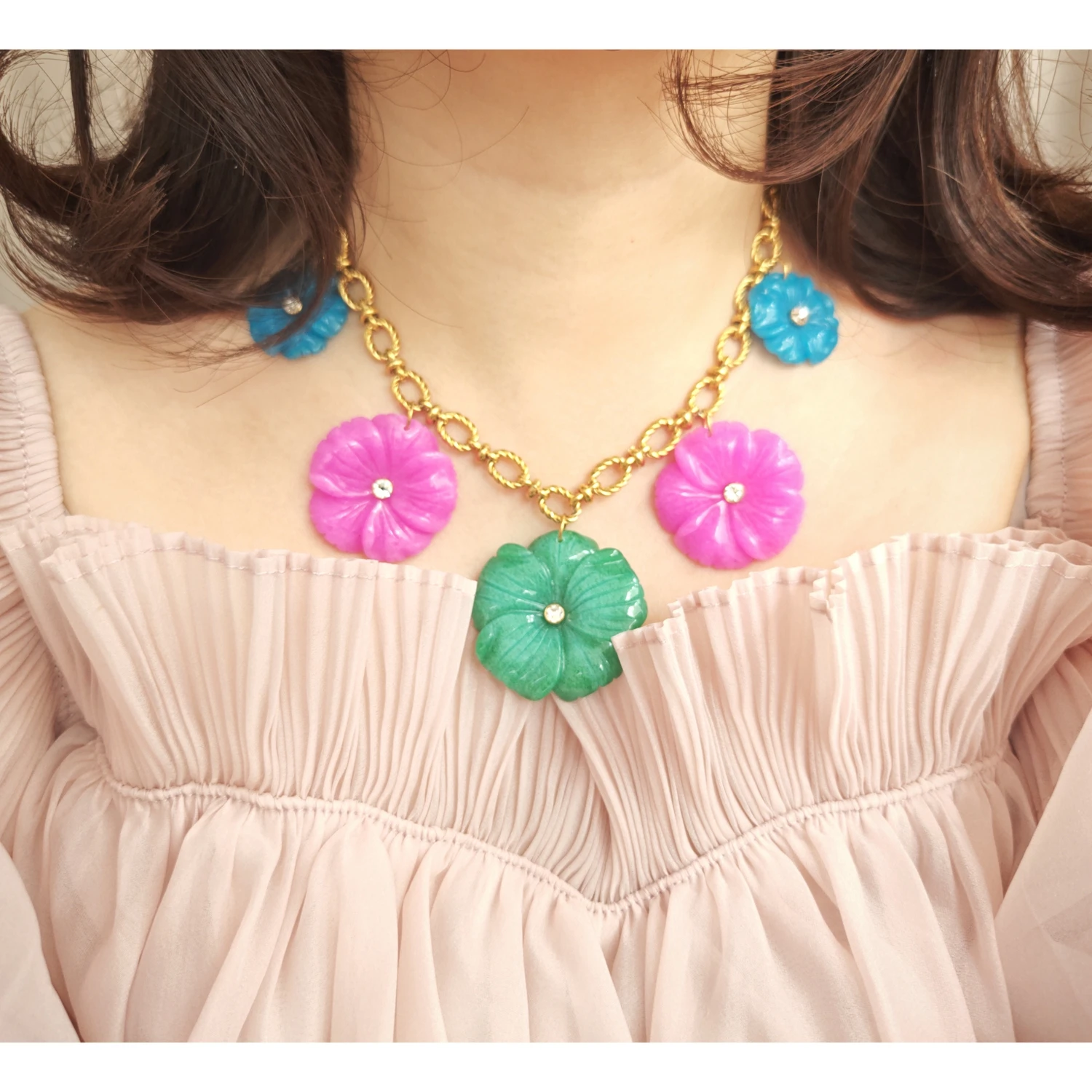 

Lii Ji Dyed Color White Jade Flowers Gold Stainless Steel Chunky Chain Choker Necklace 40+5cm Handmade Jewelry