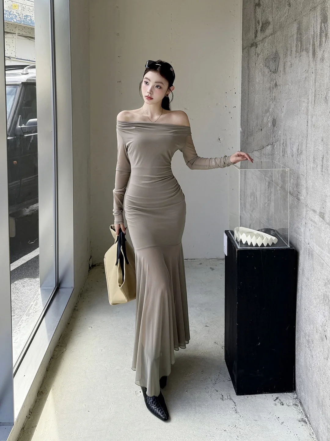 Vintage Asymmetrical One-shoulder Mesh Panel Dress Niche Light Weight Stretchy Slim-fitting Long Dress For Women Spring Autumn