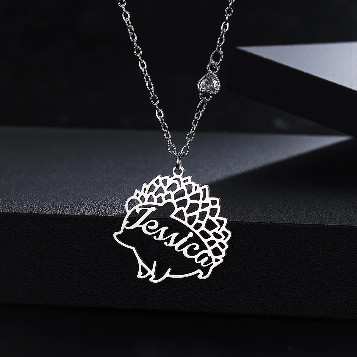 

Пользовательское имя из нержавеющей стали, полое милое ожерелье в виде ежака, женское и мужское модное модное ожерелье с подвеской