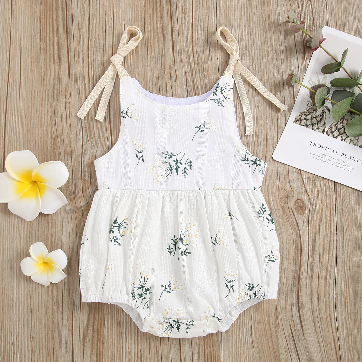 Spring and Autumn Season Girls White Cute Little Leaf Print Camisole Triangle Hoodie