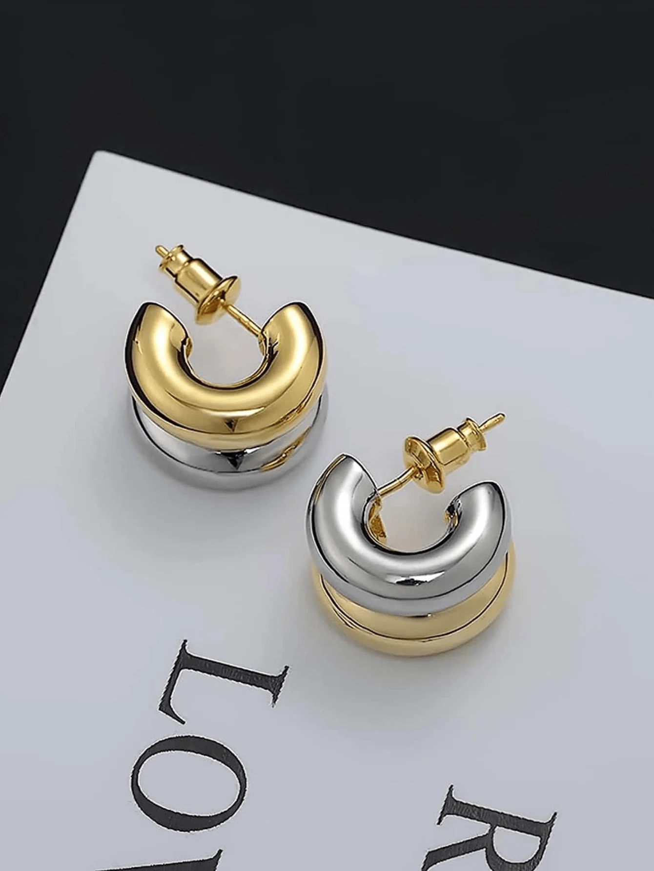

2pcs Stainless Steel C-Shaped Hoop Earrings For Women