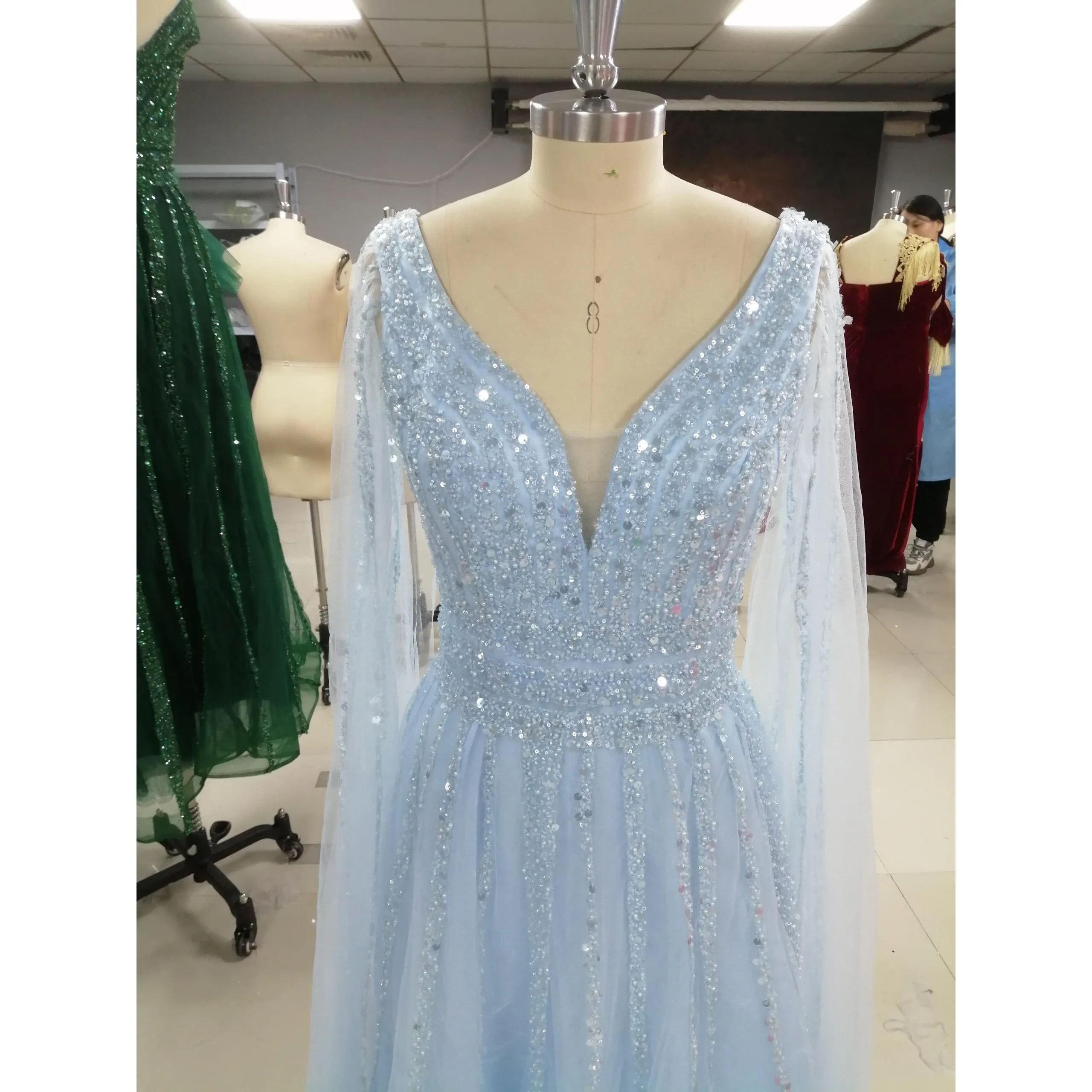 Light Blue A Line Shinning V Neck Evening Dresses Wedding Party Luxury Sequined Formal Prom Dress Dubai Party Gown Customized