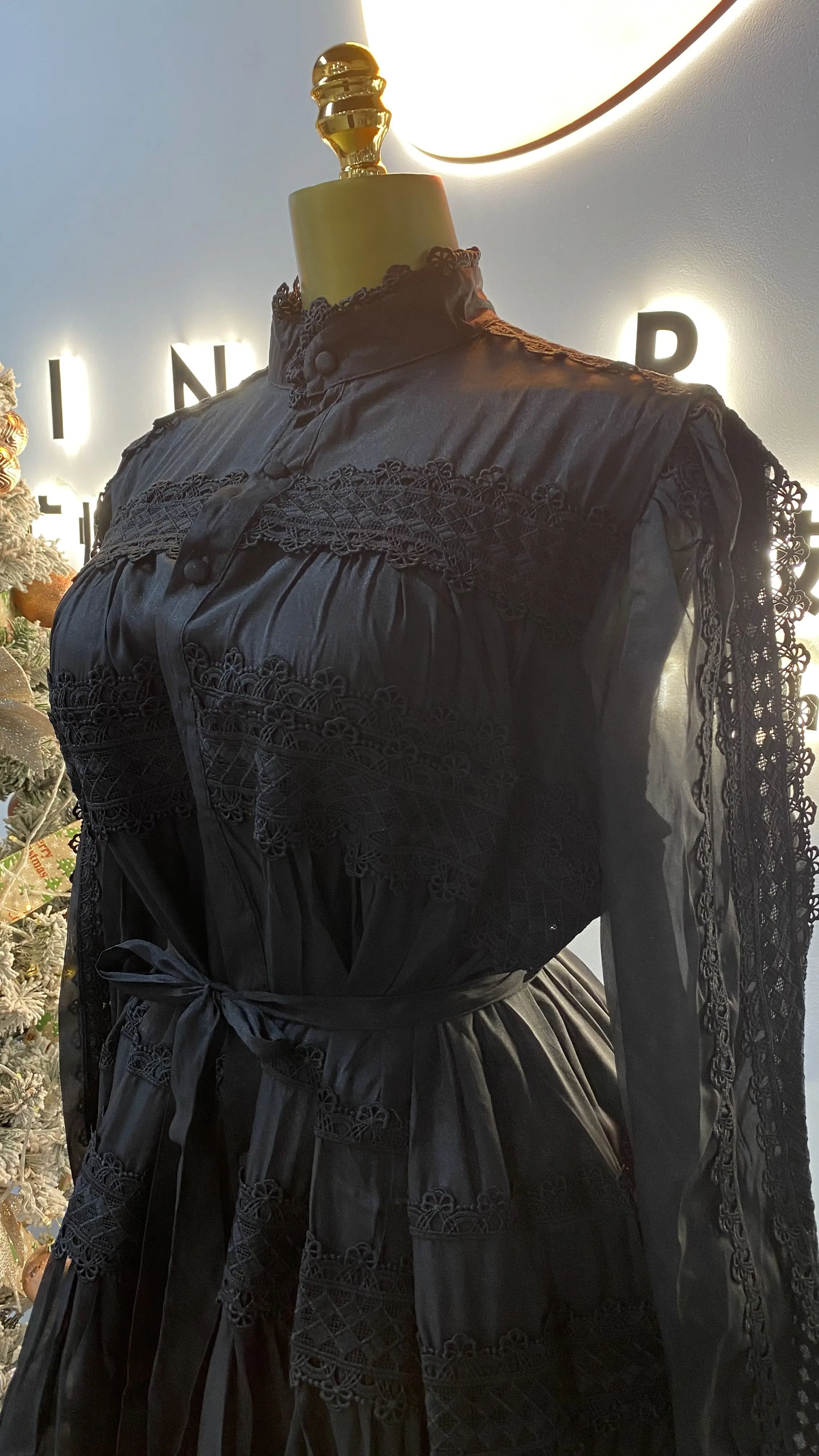 Hot-selling new fashionable and elegant long dress with lace patchwork design and lantern sleeves-GZXX123