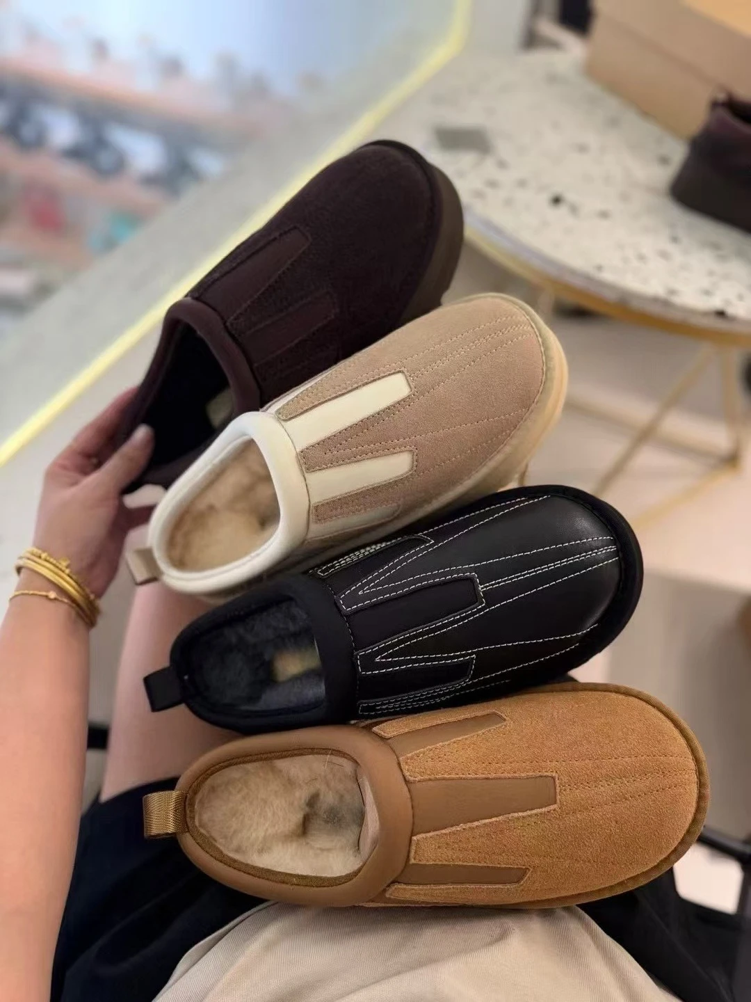 

Hot Winter Women Slippers Plush Interior Anti Slip Thick Sole Fashion Embroidered Warm House Shoes for Ladies