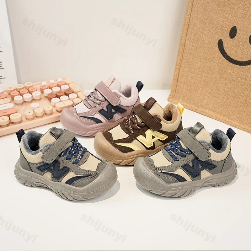 

Children's Warm Hairy Low Top Casual Sports Shoes 2025 Winter Boys' Fashion Trend Versatile Thin Plush Non Slip Cotton Sneakers
