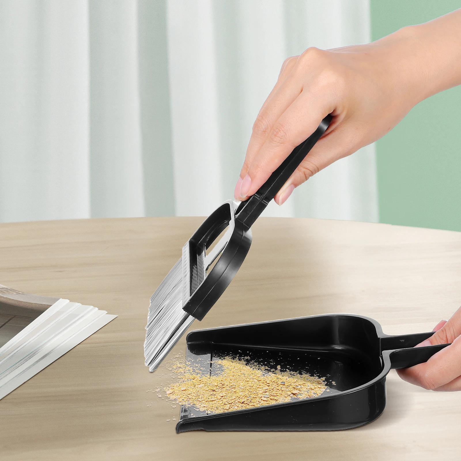 

Black Mini Dustpan and Brush Keyboard Cleaning Computer Clothes Dryer Sweep Small
