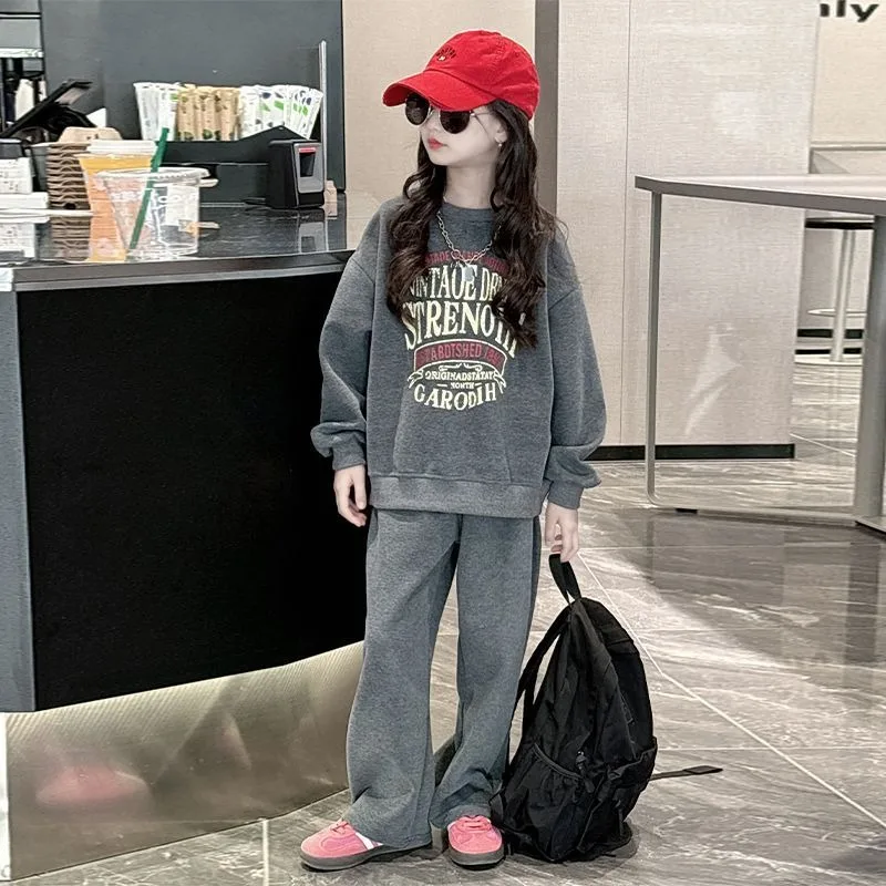 UNITIM Herbst Kinder Mädchen 2-teiliges Kleidungsset mit Buchstabendruck, Sweatshirt + Hose, Trainingsanzüge, lockere Sport-Hose für junge Mädchen. – Detail 3
