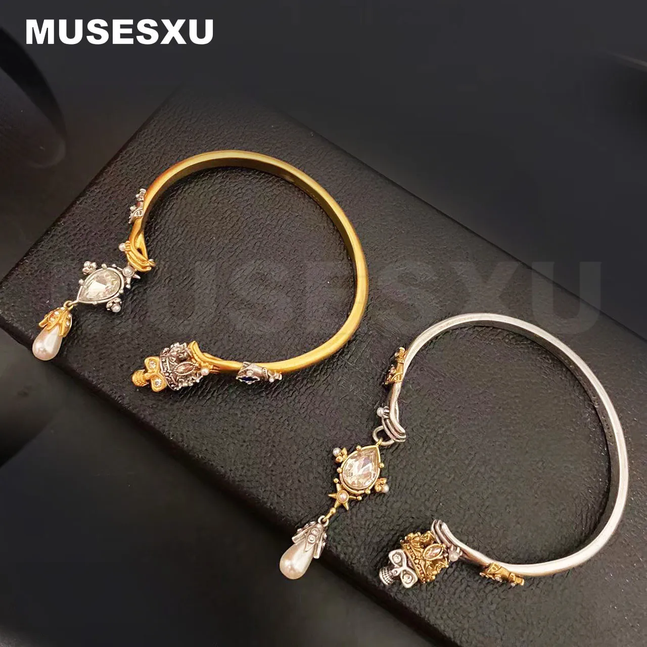 

Jewelry & Accessories Luxury Brand A Crowned Skull & Pearl Pendant Two Color Metal Open Bracelet For Woman's & Man's Party Gifts