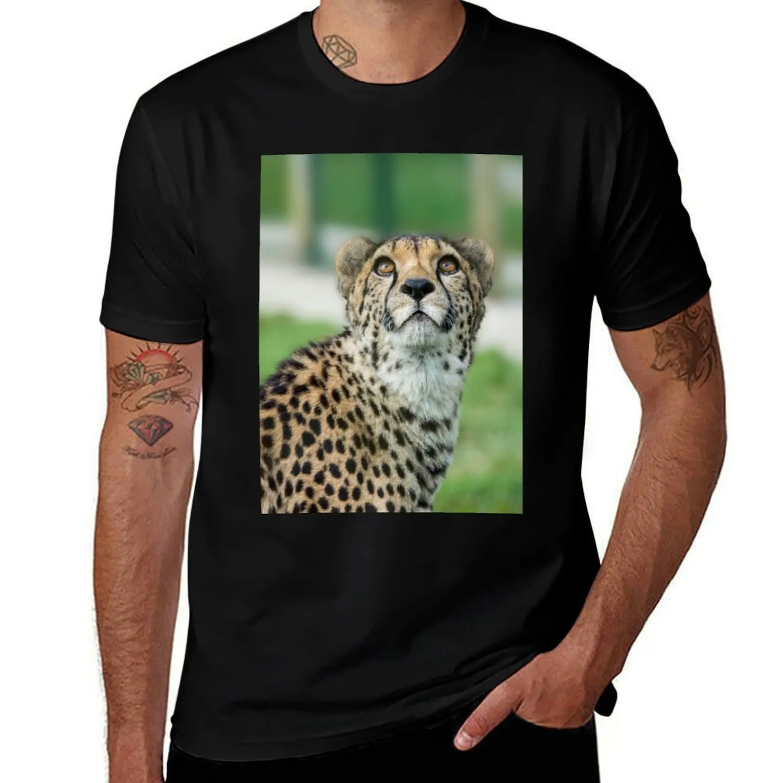 

Cheetah caught in an upward gaze T-Shirt man t shirt cotton high quality t shirt man luxury T-Shirt