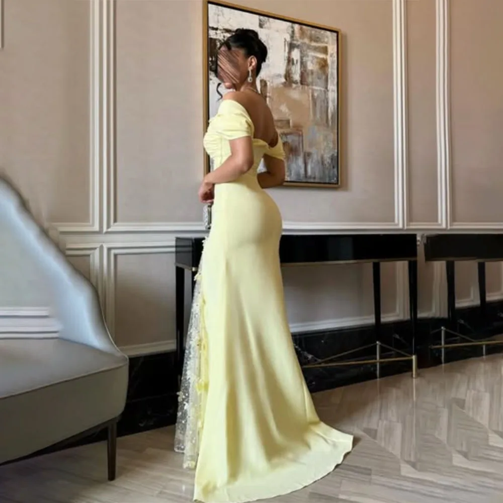 高品質カスタムメイドの床丈イエローアップリケスパンコールバックレスハイフォークオフショルダースイープトレインチュールしわ加工レディースドレス