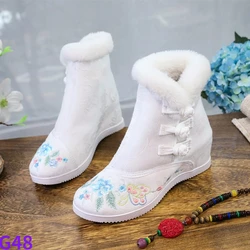 Inverno nuove scarpe Hanfu in pelle scamosciata scarpe da ricamo in stile etnico bocca di pelliccia stivali da donna in stile antico stivali corti rialzati interni