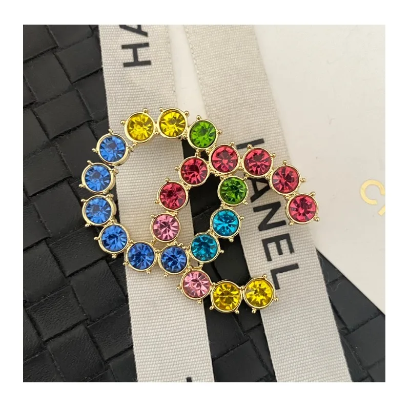 

Brooch Small Fragrance Brooch Antique Style Colored Diamond Brooch Classic Versatile Haute Couture Brooch Retro