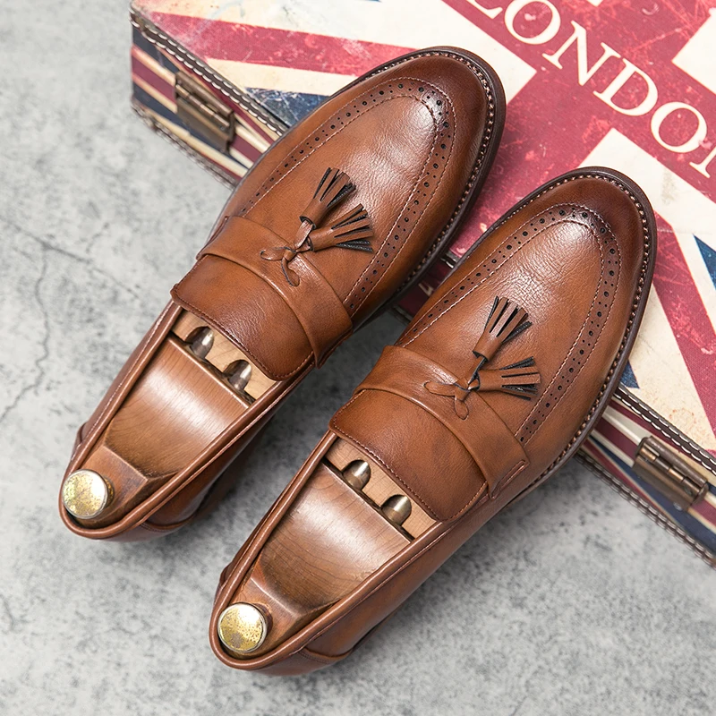 Brock carved a slip-on foot small leather shoes male British Korean version of the trend Sue nightclub hairstylist pointed shoes